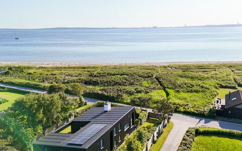 Nille - 30M from the Sea: Wood, Home, Porch, Deck, Hardwood, Roof, Wood Stain, Wood Flooring, Eco Hotel