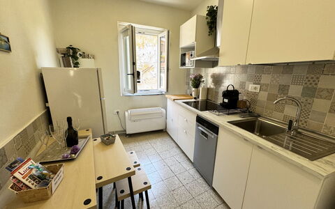 Il Cervo In Città: Kitchen, Kitchen Appliance, Major Appliance, Countertop, Kitchen Stove, Stove, Gas Stove, Cabinetry, Kitchen Sink, Flooring