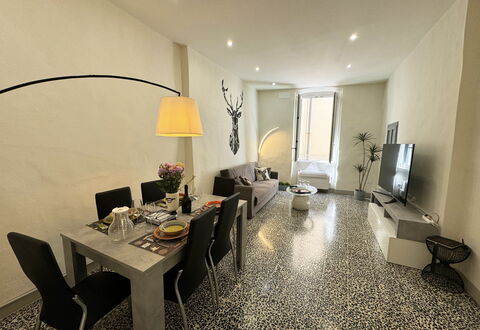Il Cervo In Città: Interior Design, Furniture, Flooring, Floor, Ceiling, Lighting, Table, Room, Living Room, Chair