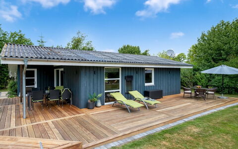 Ellie - 500M from the Sea: Cottage, Backyard, Yard, Garden Buildings, Shed, Siding, Outdoor Furniture, Log Cabin, Outdoor Structure, Shack