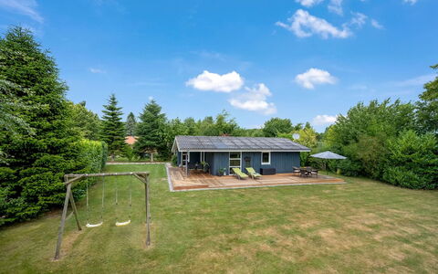 Ellie - 500M from the Sea: Cottage, Backyard, Yard, Garden Buildings, Shed, Siding, Outdoor Furniture, Log Cabin, Outdoor Structure, Shack
