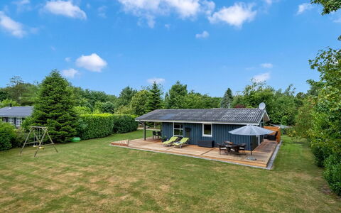 Ellie - 500M from the Sea: Cottage, Backyard, Yard, Garden Buildings, Shed, Siding, Outdoor Furniture, Log Cabin, Outdoor Structure, Shack