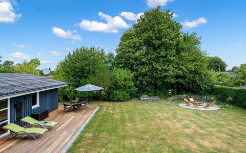 Ellie - 500M from the Sea: Cottage, Backyard, Yard, Garden Buildings, Shed, Siding, Outdoor Furniture, Log Cabin, Outdoor Structure, Shack