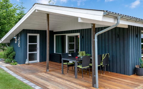 Ellie - 500M from the Sea: Cottage, Backyard, Yard, Garden Buildings, Shed, Siding, Outdoor Furniture, Log Cabin, Outdoor Structure, Shack