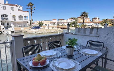 Cilia: Furniture, Apartment, Chair, Outdoor Furniture, Outdoor Table, Balcony, Kitchen & Dining Room Table, Tile, Shade, Houseplant