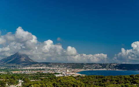 Vista Panoramica: Sky, Blue, Daytime, Horizon, Cloud, Coastal And Oceanic Landforms, Coast, Sea, Ocean, Cumulus