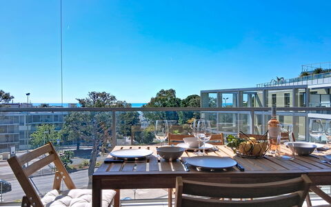 Accommodation:&nbsp;Seaside View 204.3