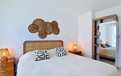 Accommodation:&nbsp;Seaside View 204.1