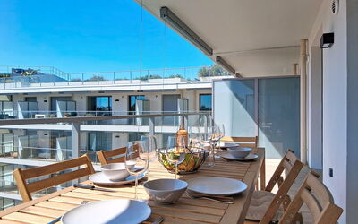 Accommodation:&nbsp;Seaside View 204.3
