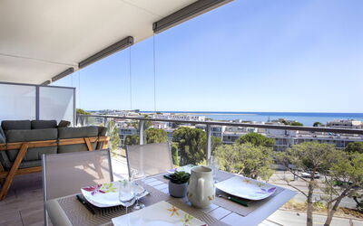 Accommodation:&nbsp;Seaside View 204.1