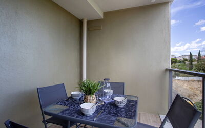 Accommodation:&nbsp;Seaside View 204.2