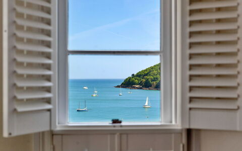Cliff House, Kingsand: House, Cottage, Freezing, Village, Mountain Village, Resort, Snow, Winter, Alps