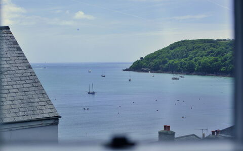 Cliff House, Kingsand: House, Cottage, Freezing, Village, Mountain Village, Resort, Snow, Winter, Alps