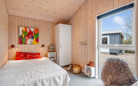 Anelise - 800M to the Fjord: Wood, Ceiling, Home, Bedroom, Wood Stain, Hardwood, Plank, Plywood, Wood Flooring, Bed
