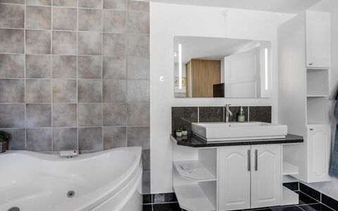 Paale - 208M from the Sea: Interior Design, Plumbing Fixture, Flooring, Bathroom, Floor, Sink, Tap, Ceiling, Countertop, Plumbing