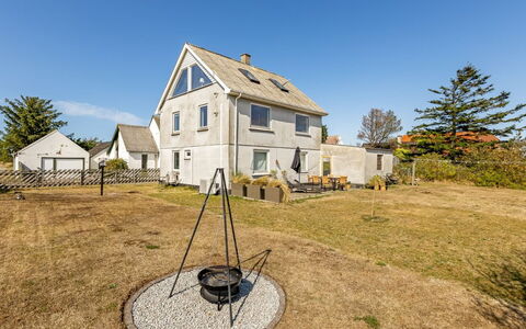 Paale - 208M from the Sea: Sky, Blue, House, Home, Roof, Residential Area, Cottage, Human Settlement, Rural Area, Estate