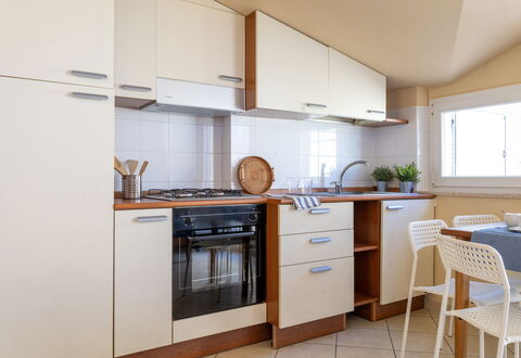 Sweet Conero: Kitchen Appliance, Kitchen, Major Appliance, Wood, Flooring, Countertop, Cabinetry, Interior Design, Floor, Furniture