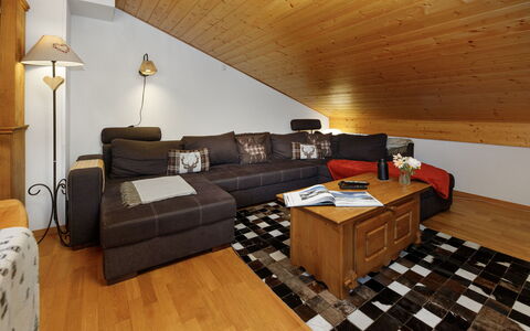 Mon Abri B: Interior Design, Furniture, Wood, Flooring, Couch, Ceiling, Floor, Living Room, Room, Home
