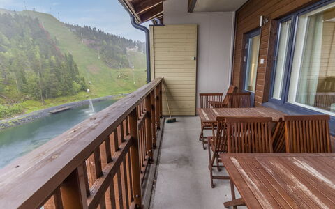 Ruka Ski Chalets Ii Huoneisto 2605: Hardwood, Wood Stain, Plank, Porch, Wood Flooring, Balcony