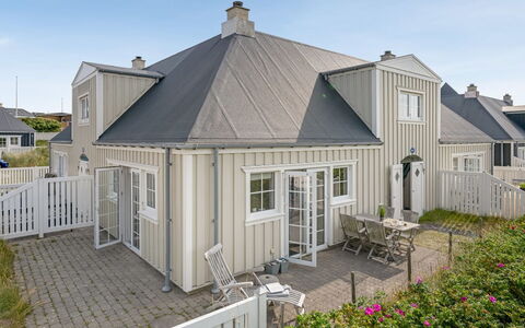 Hildegerd - 100M from the Sea: House, Home, Roof, Cottage, Land Lot, Estate, Farmhouse, Village, Farm
