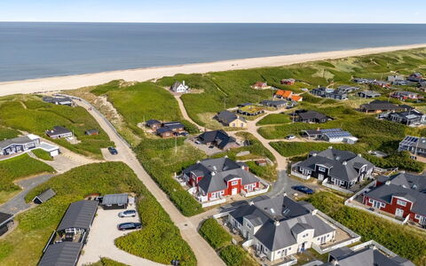 Hildegerd - 100M from the Sea: Cottage, Shed, Hut, Farmhouse, Prairie, Shack, Barn, Log Cabin, Garden Buildings