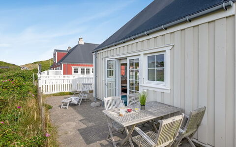 Hildegerd - 100M from the Sea: Cottage, Shed, Hut, Farmhouse, Prairie, Shack, Barn, Log Cabin, Garden Buildings