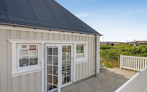 Hildegerd - 100M from the Sea: Cottage, Shed, Hut, Farmhouse, Prairie, Shack, Barn, Log Cabin, Garden Buildings