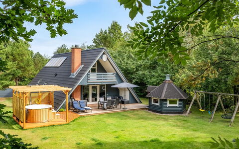 Hannele - 10Km from the Sea: Cottage, Garden, Design, Shade, Garden Buildings, Log Cabin