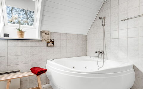 Hannele - 10Km from the Sea: Flooring, Floor, Interior Design, Plumbing Fixture, Bathtub, Plumbing, Ceiling, Room, Bathroom, Tap