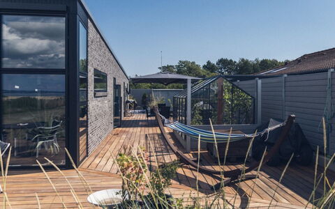 Bondi - 75M from the Sea: Grass, Grassland, Land Lot, Cottage, Rural Area, Meadow, Garden Buildings, Garden, Shed