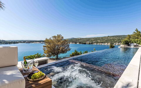 Vista i: Water, Lake, Swimming Pool, Resort, Coast, Tropics, Hotel, Resort Town, Dock, Bay