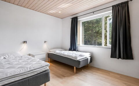 Jonce - 800M from the Sea: Wood, Ceiling, Floor, Bedroom, Bedding, Bed, Hardwood, Wood Flooring, Bed Sheet