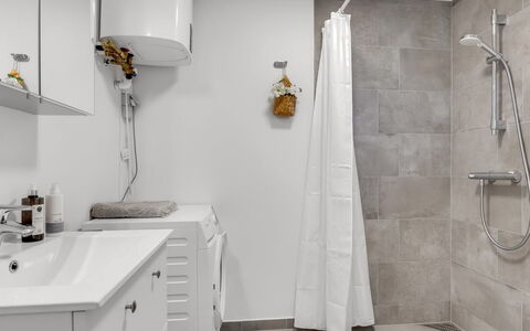 Nicklas - 250M from the Sea: Flooring, Wall, Plumbing Fixture, Floor, Interior Design, Bathroom, Sink, Plumbing, Tile, Toilet