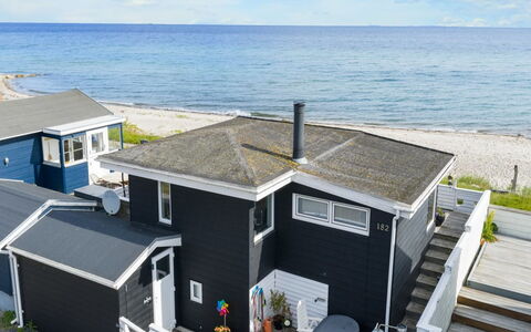 Folkhart - 10M from the Sea: Apartment, Condominium, Estate, Balcony, Villa, Hotel