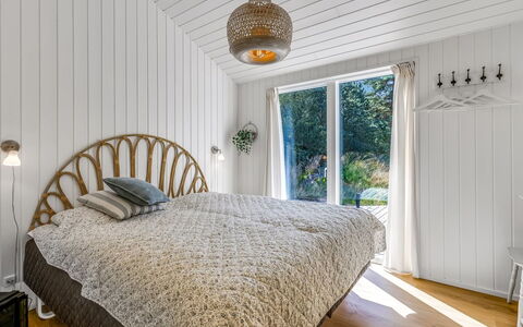 Aarthi - 575M from the Sea: Bed, Bedroom, Bedding, Interior Design, Bed Sheet, Wood, Ceiling, Furniture, Flooring, Linens