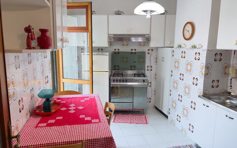 Casa Francy - Arma Di Taggia: Major Appliance, Flooring, Kitchen, Furniture, Kitchen Appliance, Wood, Interior Design, Floor, Cabinetry, Room