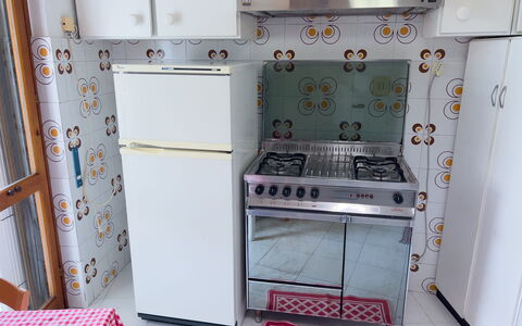 Casa Francy - Arma Di Taggia: Kitchen Appliance, Kitchen, Major Appliance, Kitchen Stove, Gas Stove, Stove, Home Appliance, Cooktop, Flooring, Floor