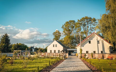 Party & Friends Villa: House, Home, Cottage, Rural Area, Garden, Estate, Suburb, Landscaping, Yard, Driveway