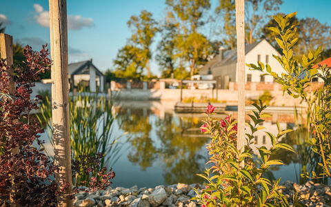 Romance & Relax Villa: Water, Body Of Water, Nature, Watercourse, Waterway, Reflection, Bank, Channel, Home, Lake