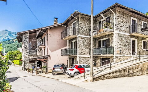 Beppe: Facade, Architecture, Residential Area, House, Home, Human Settlement, Suburb, Balcony, Driveway