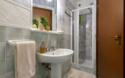 Rais 13: Flooring, Plumbing Fixture, Interior Design, Bathroom, Floor, Bathroom Sink, Sink, Tap, Plumbing, Room