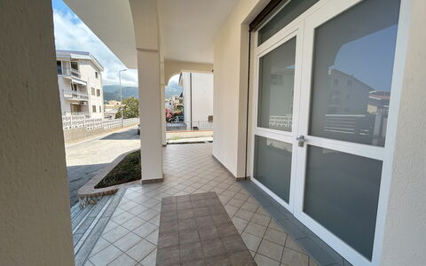 Case Martorelli - Belvedere Marittimo: Floor, Apartment, Balcony, Daylighting, Handrail