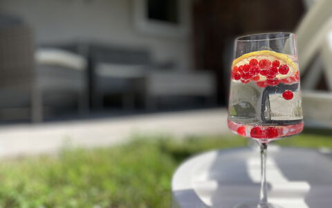 Panoramaperle: Tableware, Fruit, Food, Ingredient, Drinkware, Produce, Stemware