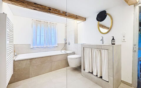 Winterberg: Flooring, Wall, Interior Design, Floor, Plumbing Fixture, Bathroom, Bathtub, Plumbing, Ceiling, Tile