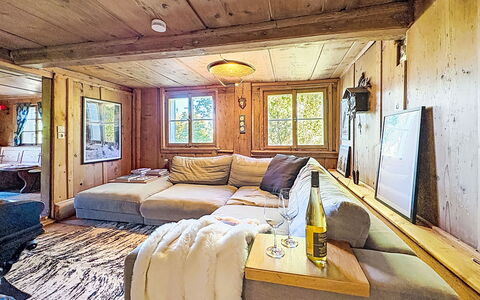 Winterberg: Wood, Furniture, Interior Design, Home, Room, Floor, Living Room, Couch, Ceiling, Cottage