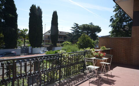 Casa Silvia: Residential Area, Urban Design, Apartment, Balcony, Yard, Fence, Hacienda, Houseplant