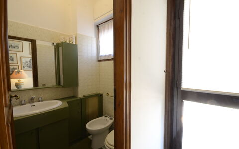 Casa Silvia: Bathroom Sink, Wall, Plumbing Fixture, Sink, Bathroom, Flooring, Floor, Toilet Seat, Interior Design, Tap