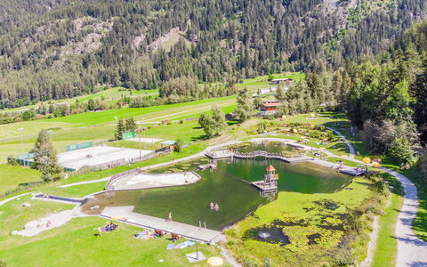Ambiente: Landscape, Hill Station, Tourist Attraction, Valley, Mountain Range, Park, Reservoir, Pond, Bird'S-Eye View, Resort Town