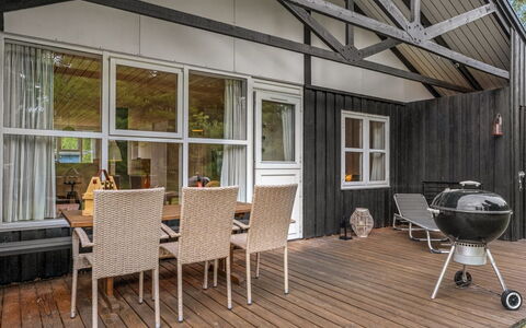 Dorrit - 200M from the Sea: Interior Design, Ceiling, Apartment, Flooring, Furniture, Floor, Room, Lighting, Home, Couch
