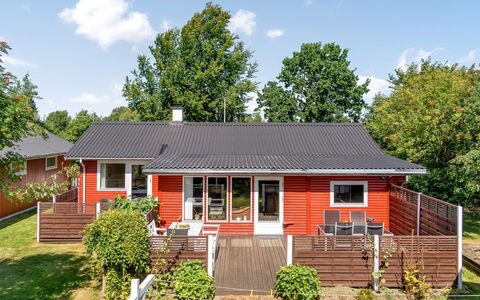 Sallie - 500M to the Fjord: Window, House, Roof, Home, Shrub, Residential Area, Cottage, Garden, Door